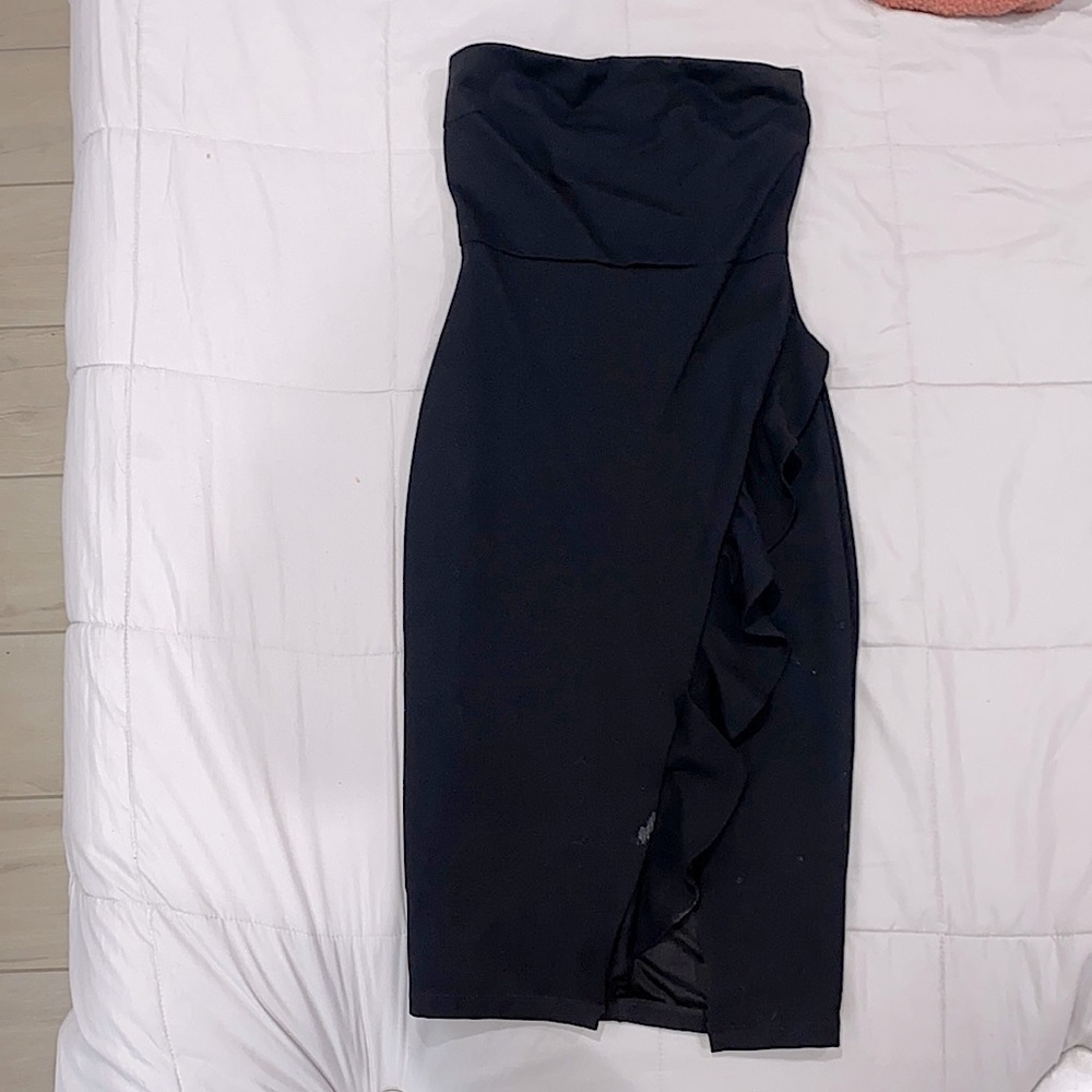 Lulus black strapless mid-low thigh dress with slit down the left side
